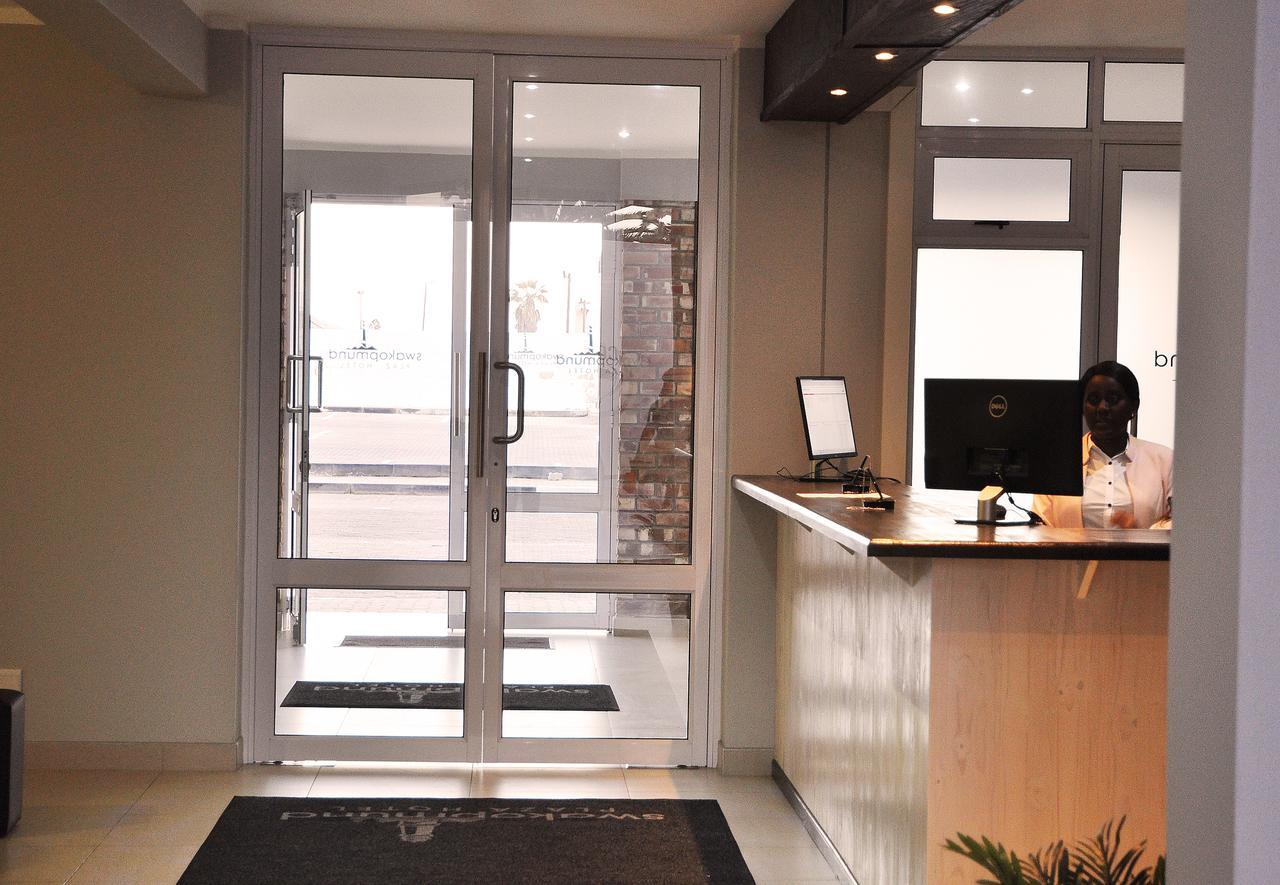 Swakopmund Plaza Hotel מראה חיצוני תמונה