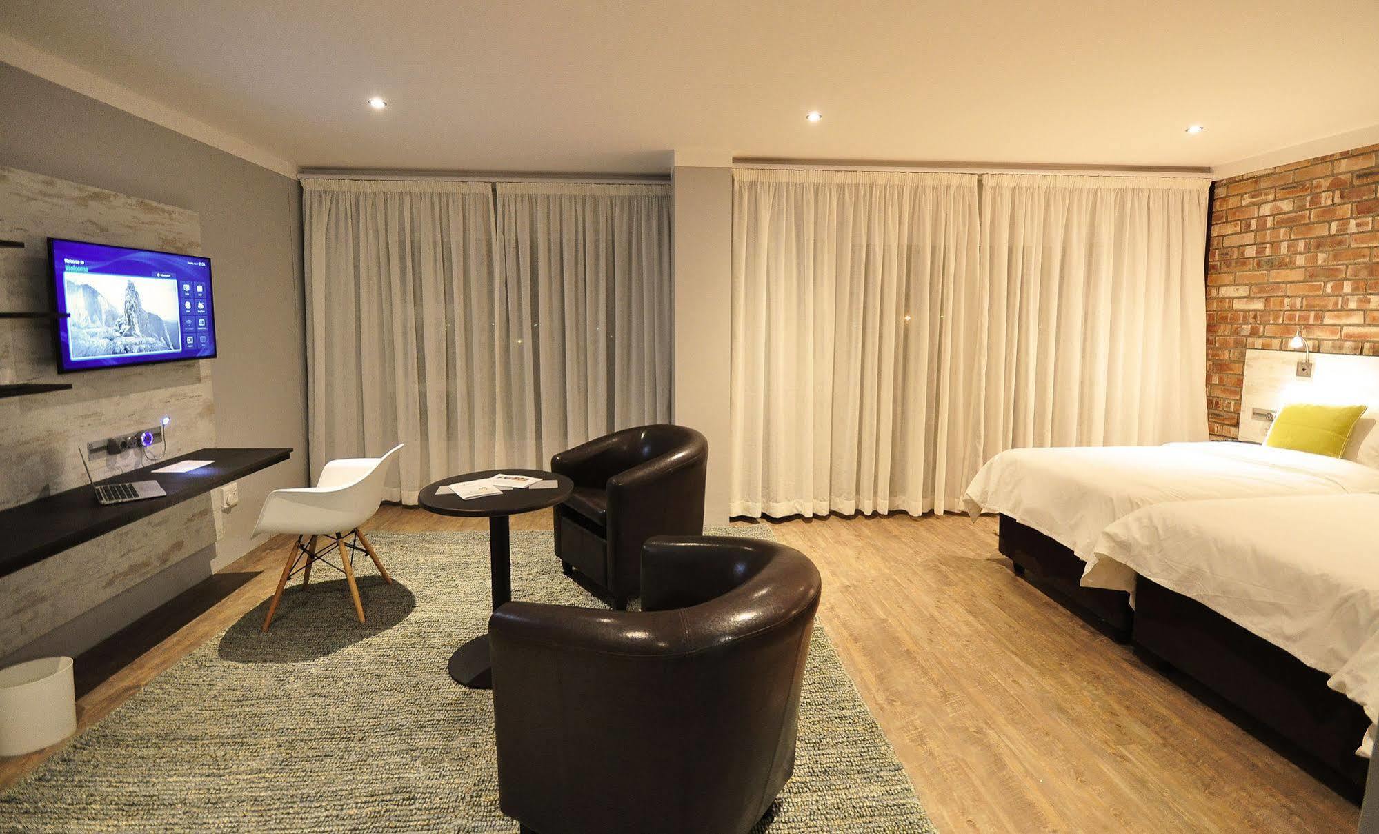 Swakopmund Plaza Hotel מראה חיצוני תמונה